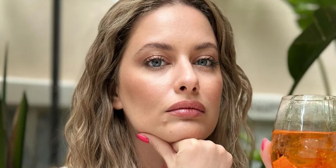 Αγνώριστη η Ντόρα Μακρυγιάννη | H τολμηρή αλλαγή στα μαλλιά της που ενθουσίασε τους fans της