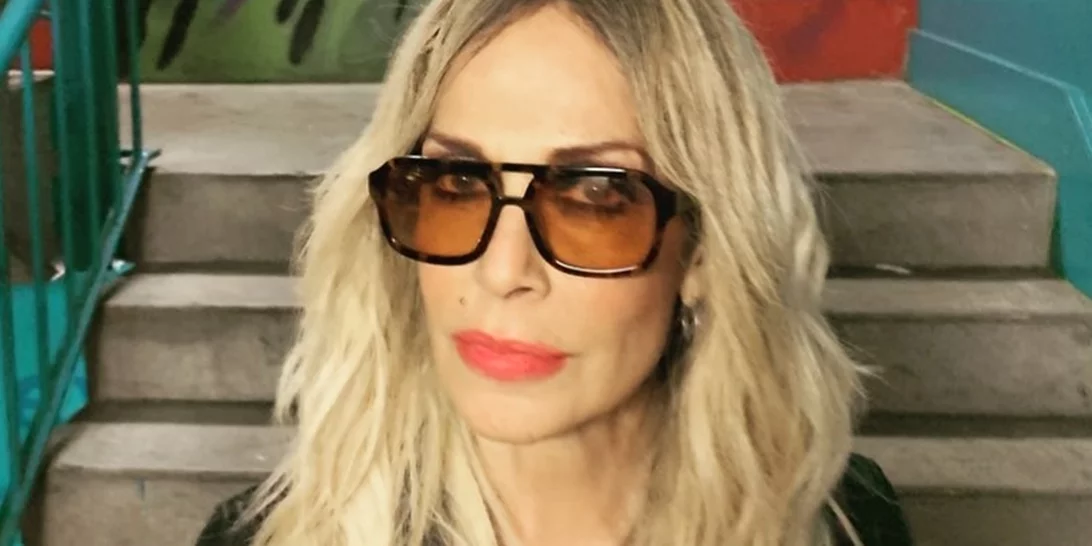 Άννα Βίσση | Ποζάρει με μαύρο μπικίνι και εντυπωσιάζει με τις αναλογίες της