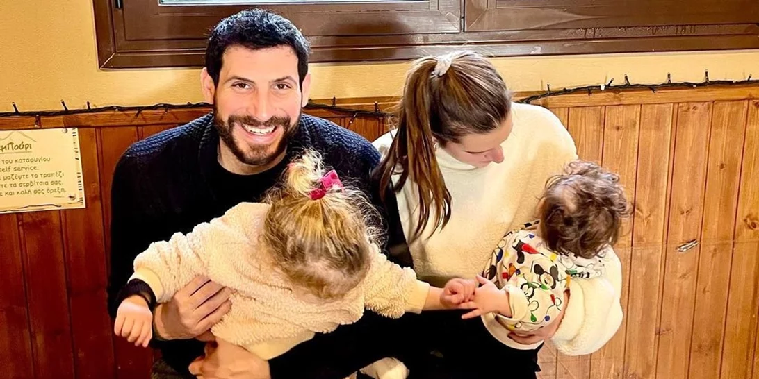 Σταύρια και Κύνθια Πατριαρχέα | Η εγκυμονούσα Βίβιαν Δράκου απαθανατίζει τις πανέμορφες κόρες της