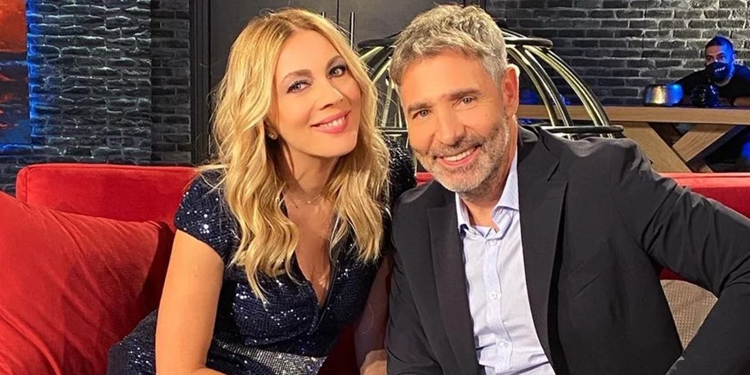 Η Σμαράγδα Καρύδη και ο Θοδωρής Αθερίδης είναι πιο ερωτευμένοι από ποτέ | Η ρομαντική βόλτα στη θάλασσα την ώρα του ηλιοβασιλέματος