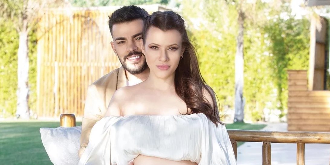 Λάουρα Νάργες - Χρήστος Σαντικάι | Μας δείχνουν για πρώτη φορά τον νεογέννητο γιο τους