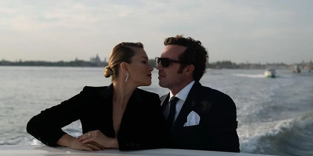 "Εγώ κι εσύ, μόνοι στη γη" | Η Βίκυ Καγιά και ο Ηλίας Κρασσάς είναι ερωτευμένοι και δεν το κρύβουν ούτε στις οικογενειακές διακοπές