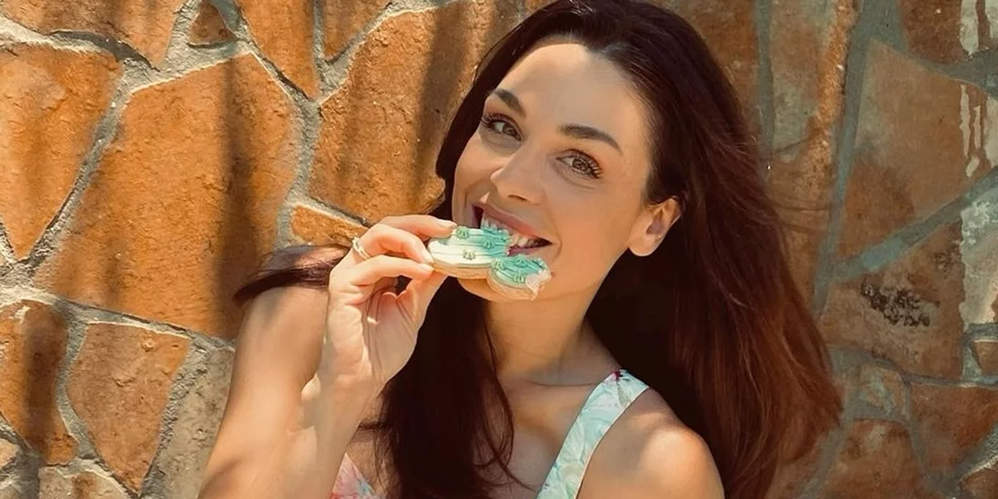 Ιωάννα Τριανταφυλλίδου | Φοράει το πιο εντυπωσιακό κιμονό και ποζάρει με νησιωτικό αέρα