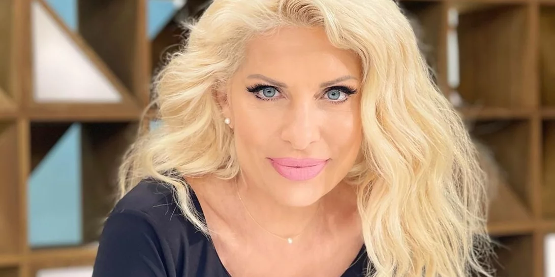 Ελένη Μενεγάκη | Ποζάρει με στενό τζιν παντελόνι και το σώμα της είναι καλύτερο από ποτέ