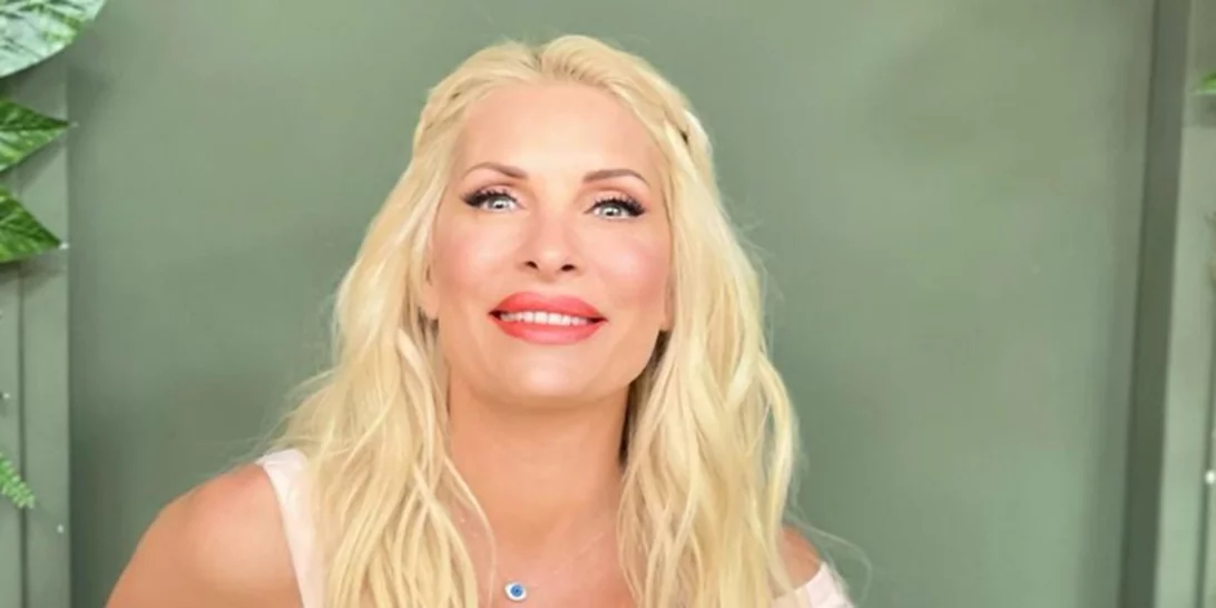 Ελένη Μενεγάκη | H καλοκαιρινή φωτογραφία και το αστείο σχόλιο του γιου της, Άγγελου Λάτσιου