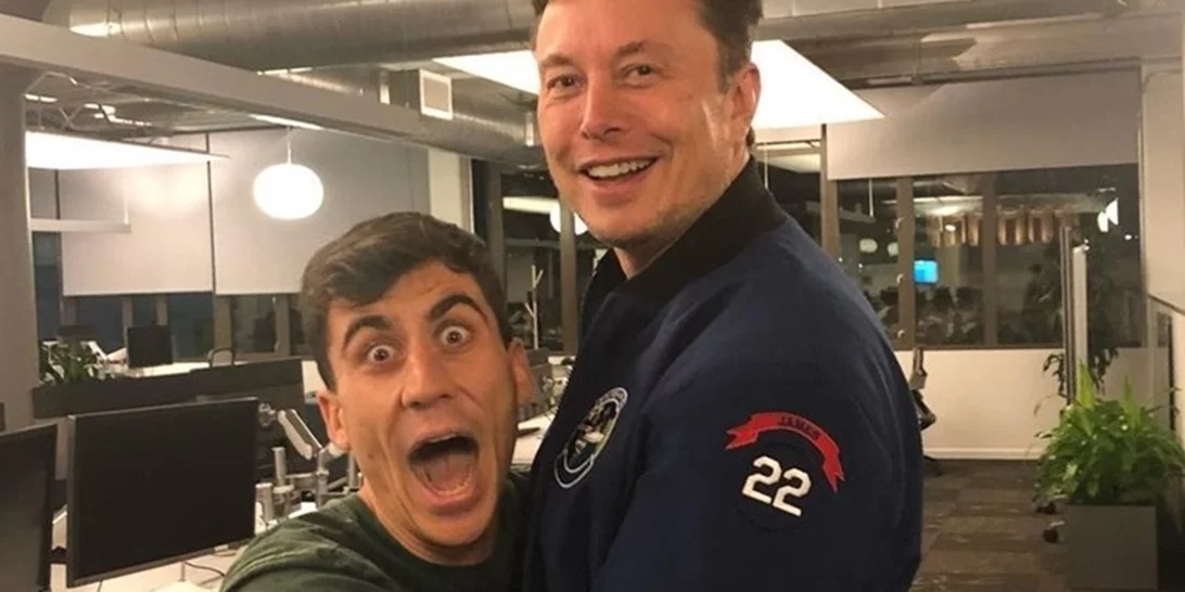 Κύπρος | Σάλος με τη συμπεριφορά του Youtuber- Ευρωβουλευτή Φειδία Παναγιώτου σε παιδιά αγνοούμενων