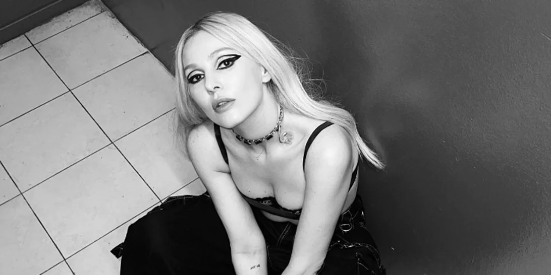 Η Τάμτα υιοθέτησε το makeup trend που θα βλέπεις παντού φέτος την άνοιξη