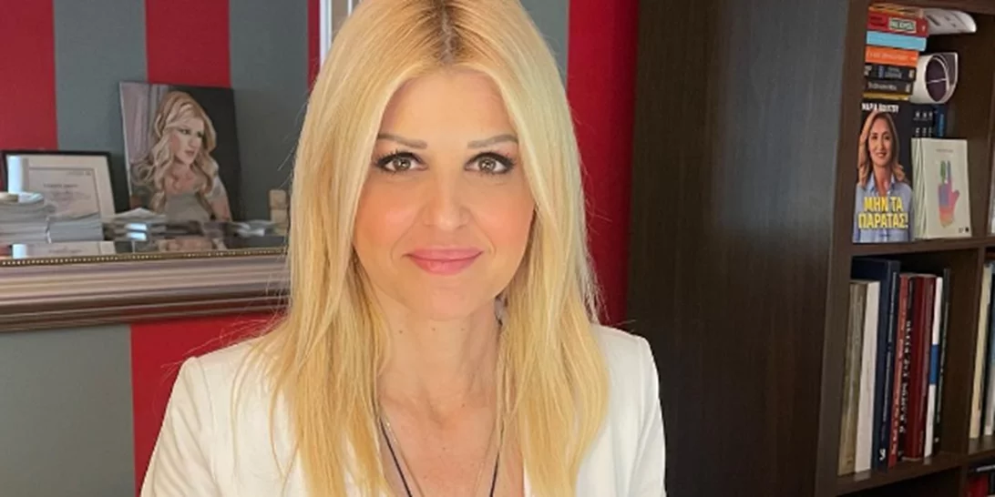 Έλενα Ράπτη | Η καλοκαιρινή εμφάνιση με σέξι φόρεμα που ανέδειξε τα καλλίγραμμα πόδια της