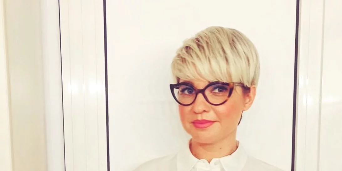 Pink power | Η Νάντια Κοντογεώργη με το πιο "φωτογενές" πανωφόρι της σεζόν