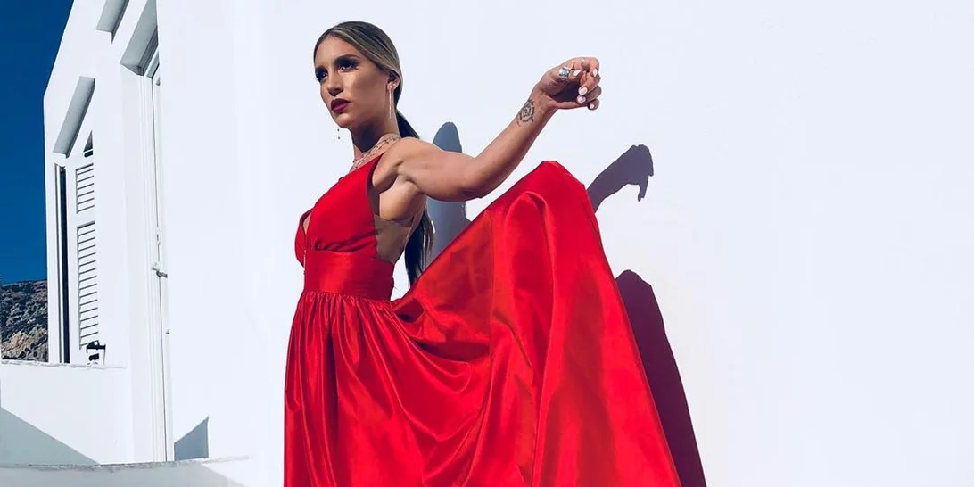 Καλεσμένη σε γάμο | Τα χτενίσματα για μακριά μαλλιά που επιλέγουν ξανά και ξανά οι Ελληνίδες celebrities