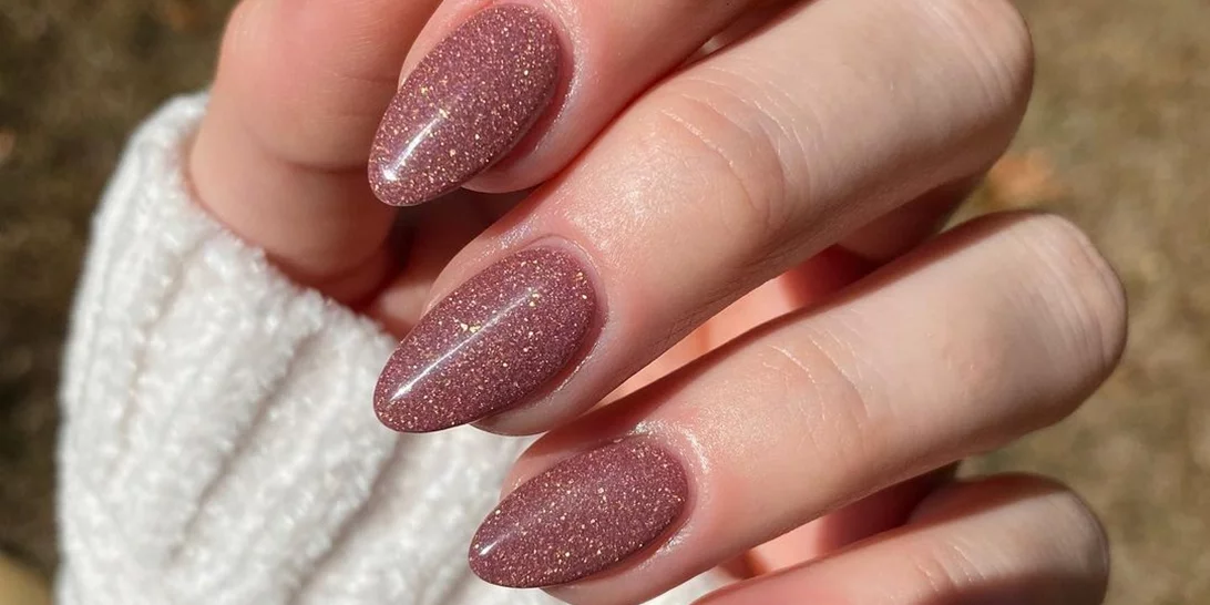 8+1 mauve manicure ideas | Το μωβ χρώμα γίνεται το νέο nude στα νύχια