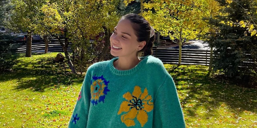 Τόσο ίδιες αλλά τόσο διαφορετικές | Η Αλεξάνδρα Κωστοπούλου μπορεί να μη μοιάζει με την αδερφή της Αμαλία, αλλά είναι εξίσου εντυπωσιακή