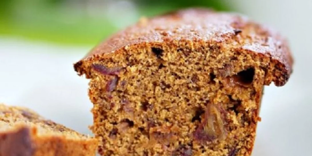 Κέικ ολικής άλεσης με ξηρούς καρπούς και λιναρόσπορο – για τέλειο πρωινό