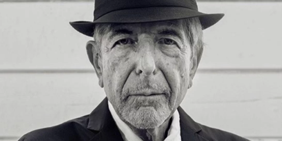 Leonard Cohen | Τα τραγούδια, η ζωή του και η Ύδρα που λάτρεψε