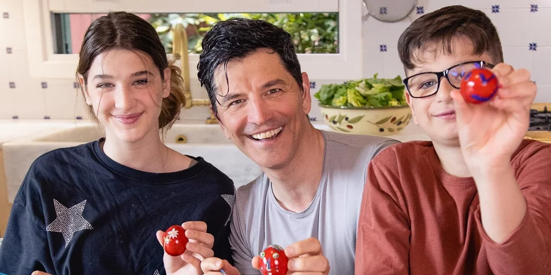 Κατάξανθη και πανέμορφη | Η Αναστασία Ρουβά τραγουδάει στο μπάνιο του σπιτιού της