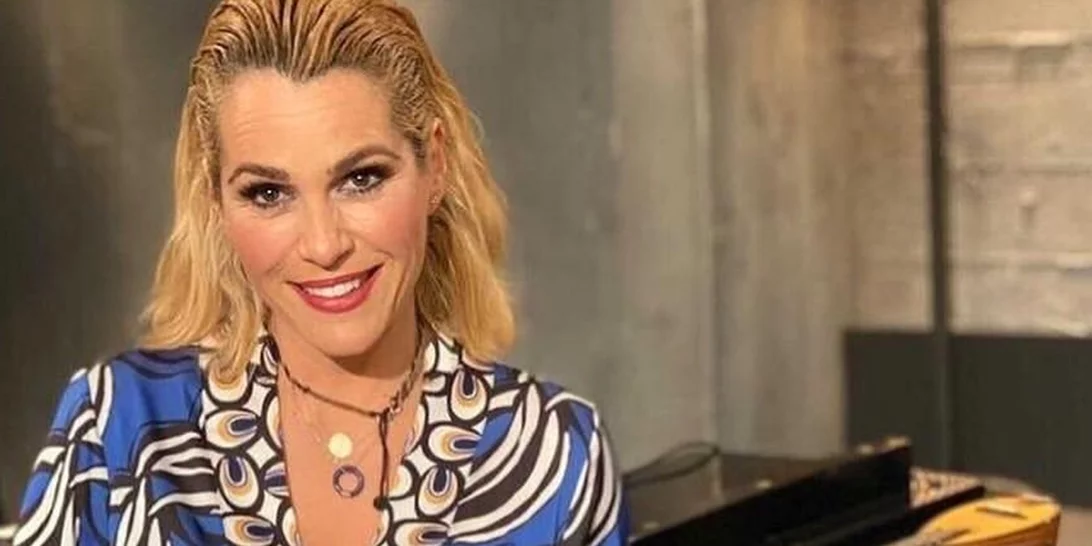 Η Τζένη Μπότση στο πρώτο μάθημα ιππασίας της 3χρονης κόρης της | Το άψογο στιλ και οι ξανθές μπούκλες της μικρής Αλίκης