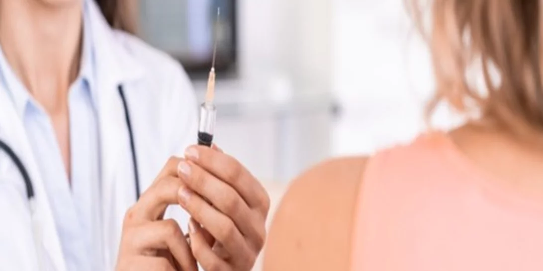 Σήμερα ανοίγουν τα ραντεβού για εμβολιασμό κατά της covid-19 για την ομάδα 30-39 ετών, 29 Απριλίου για τα άτομα 40-44 και 1η Μαΐου για τους 45-49