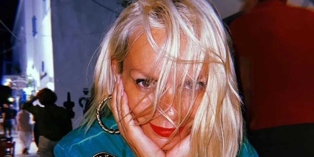 "Ίλι να βάλω φίλτρο; Θα έλεγα όχι" | Η Έλενα Χριστοπούλου ποζάρει με μαγιό και επιμένει στο φυσικό αποτέλεσμα