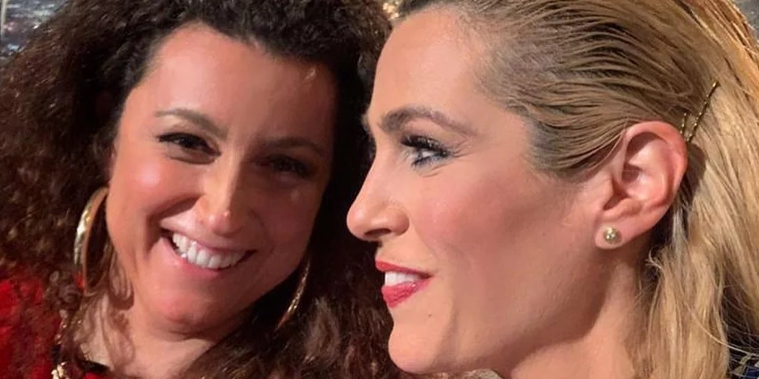 "Πηγαίνοντας τη νονά βόλτα" | Η κόρη της Τζένης Μπότση σπρώχνει το καροτσάκι της Κατερίνας Βρανά