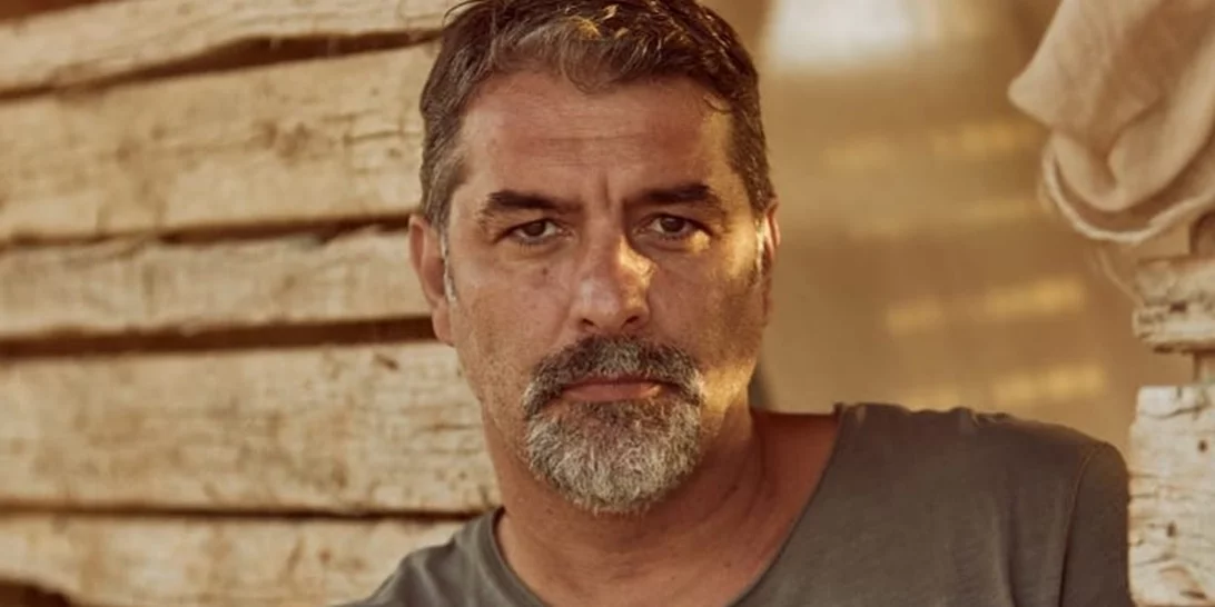 Βασίλης Μπισμπίκης | Η σπάνια φωτογραφία του 9χρονου, κατάξανθου γιου του