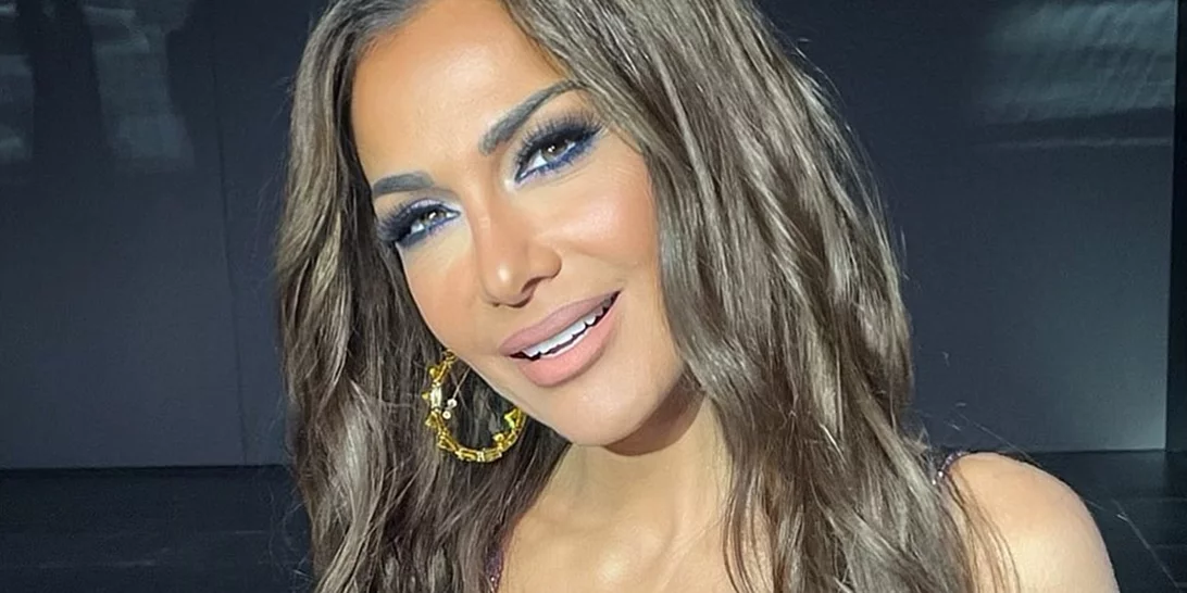 Η Δέσποινα Βανδή ζει τον απόλυτο έρωτα | Το φιλί στον Βασίλη Μπισμπίκη που "έλιωσε" το Instagram