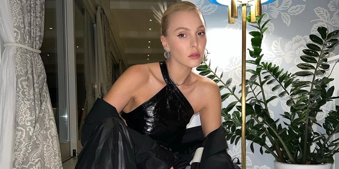 Τάμτα | Με πορτοκαλί μαλλιά à la garçonne, πάνω στη σκηνή με την Άννα Βίσση