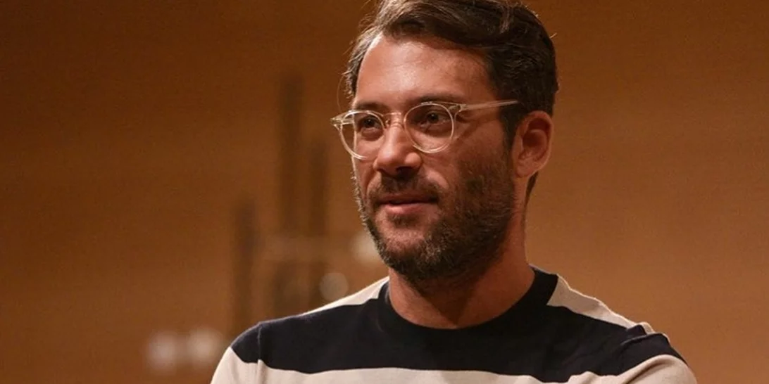 Αντίνοος Αλμπάνης | "Τη νύχτα που η Ελλάδα πνιγόταν  εμείς πηγαίναμε στους ημιτελικούς των Emmy Awards σαν την μπάντα του Τιτανικού…"