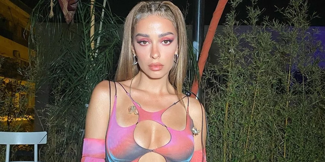 Ελένη Φουρέιρα | Ποζάρει με ελαφρώς φουσκωμένη κοιλίτσα και βάζει "φωτιά" στις φήμες περί εγκυμοσύνης