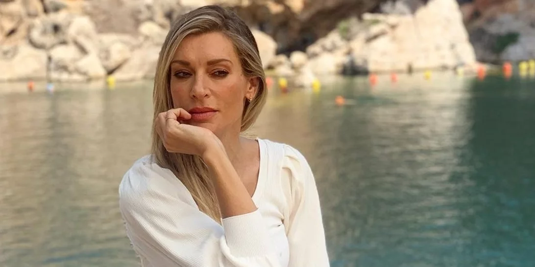 Η Ζέτα Δούκα με μαύρο μπικίνι | Φωτογραφίζεται από τη Μαρία Ναυπλιώτου και εντυπωσιάζει με τους γραμμωμένους της κοιλιακούς