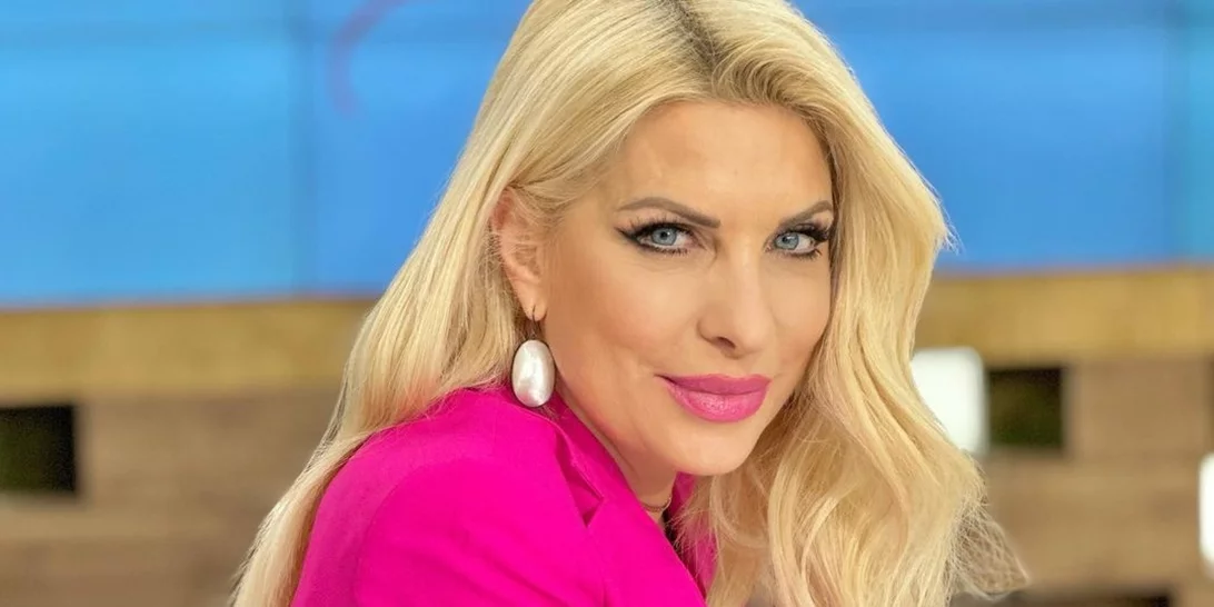 Ελένη Μενεγάκη | Ο έξυπνος τρόπος με τον οποίο ανέδειξε το ολόλευκο outfit της