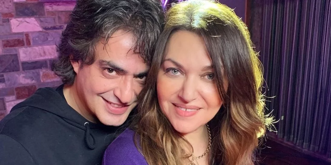 Η Καίτη Γαρμπή και ο Διονύσης Σχοινάς είναι πιο ερωτευμένοι από ποτέ - Η γλυκιά selfie μέσα από το αεροπλάνο