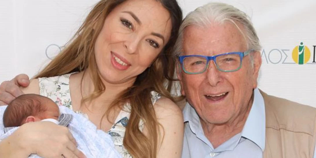 Φοίβος Βουτσάς | Δείτε πόσο έχει μεγαλώσει ο γιος του Κώστα Βουτσά - Η σπάνια δημόσια εμφάνιση με τη μητέρα του, Αλίκη Κατσαβού