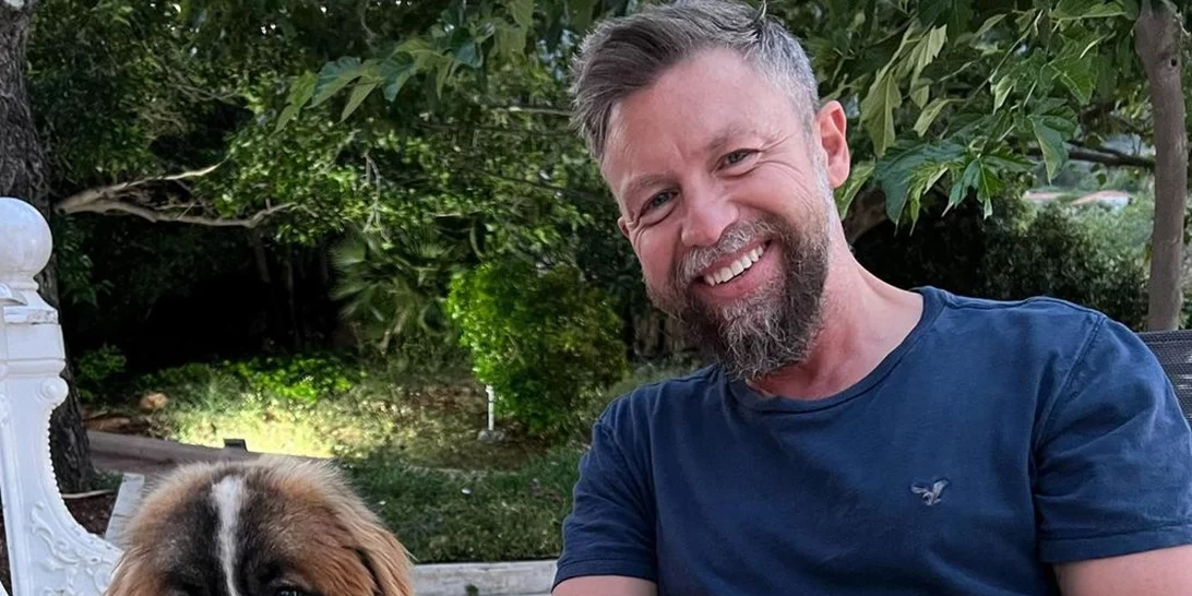 Ο Γιάννης Βαρδής και η 7χρονη κατάξανθη κόρη του, Κατερίνα, είναι πραγματικά ολόιδιοι