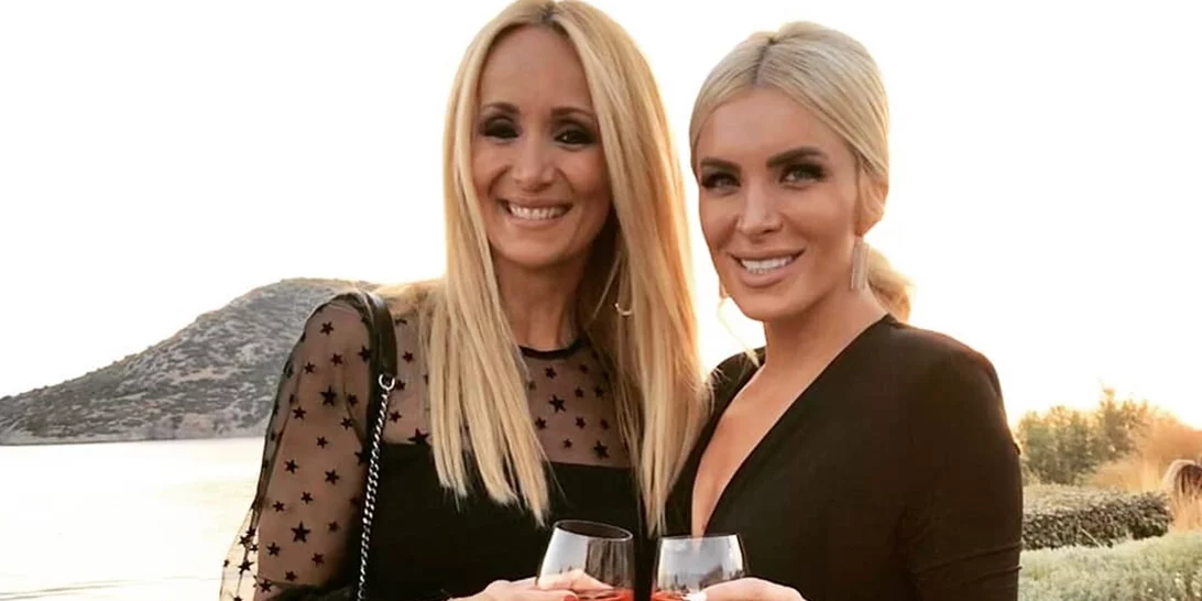 Καλεσμένη σε φθινοπωρινό/χειμερινό γάμο | Τα χτενίσματα που επιλέγουν οι Ελληνίδες celebrities