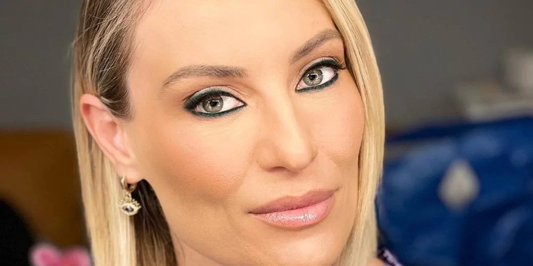 Ελεονώρα Μελέτη | Ποζάρει με μαγιό και μας δείχνει την αγαπημένη της καλοκαιρινή συνήθεια