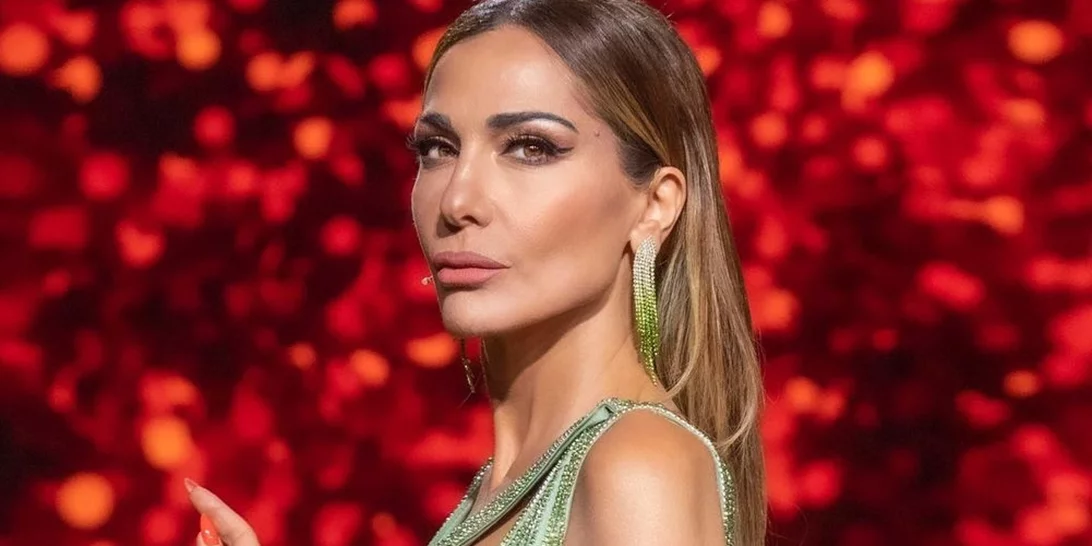 Δέσποινα Βανδή | Στο Ηρώδειο με πράσινο σατέν φόρεμα