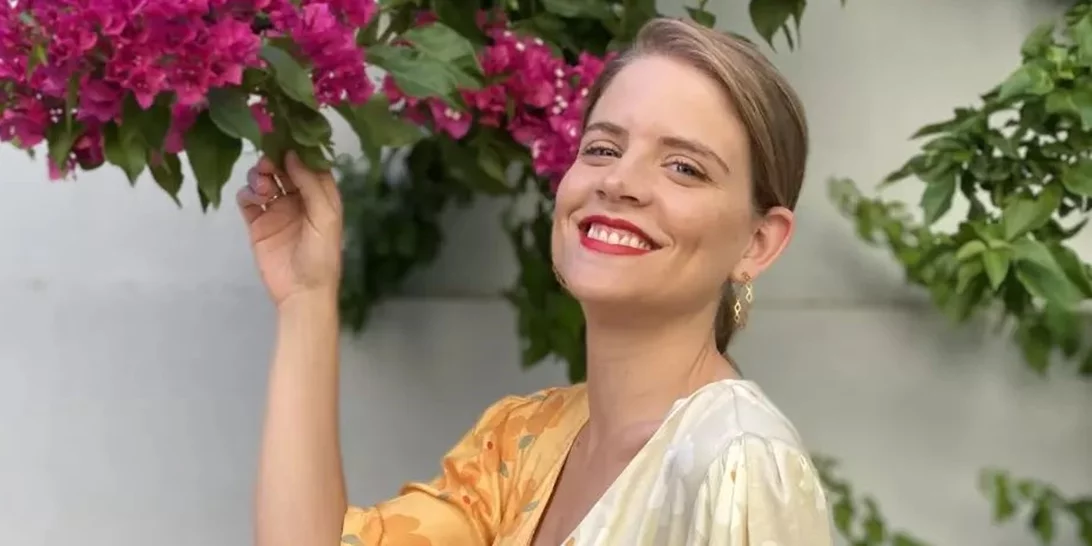 Δανάη Μιχαλάκη | Ποζάρει με ρετρό μπικίνι και ψηλόμεσο σορτς ενθουσιάζοντας τους followers της