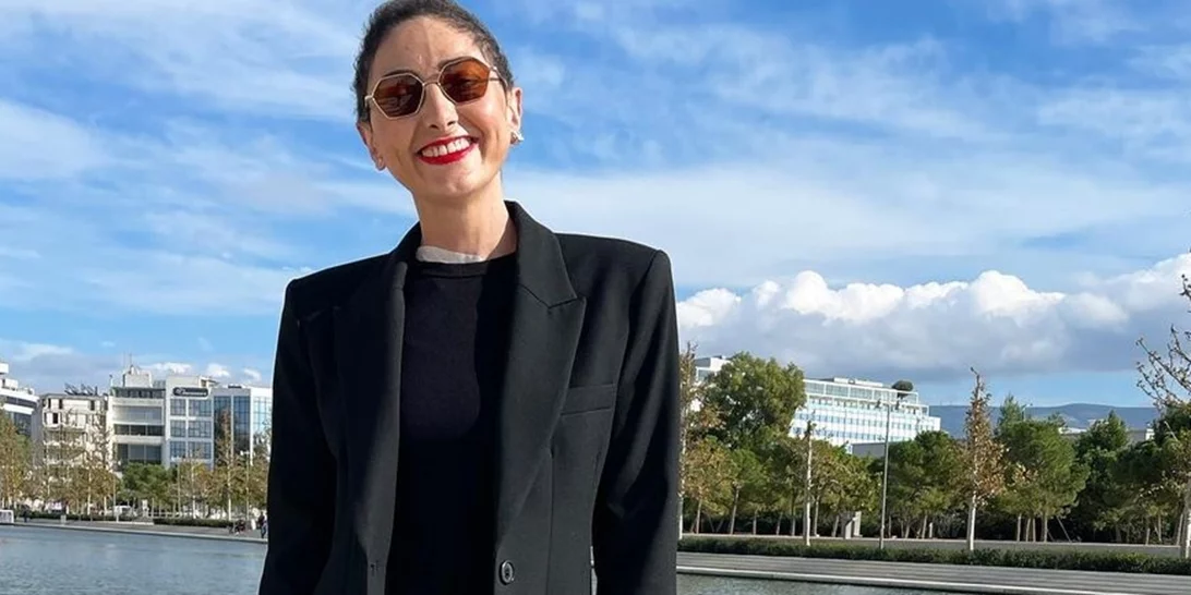 O ξέφρενος χορός της Ρεγγίνας Μακέδου αλά Wednesday Addams