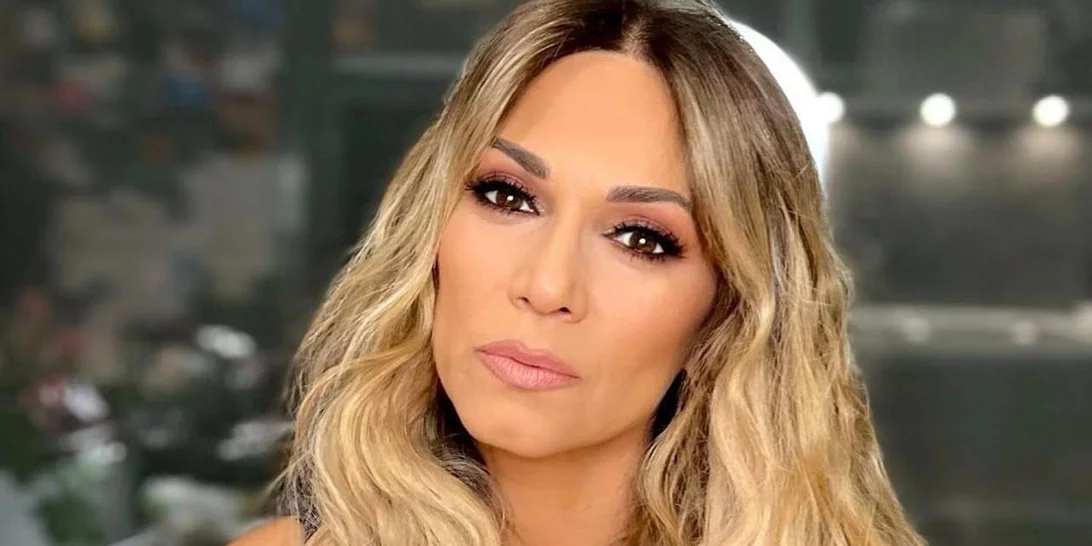 Έλλη Κοκκίνου | Η σπάνια εμφάνιση με το πιο εντυπωσιακό χρώμα της άνοιξης