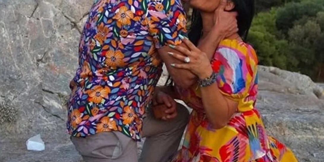 Πρώην παίκτρια του Fame Story αρραβωνιάστηκε στην Κεφαλλονιά και μας δείχνει το μονόπετρο