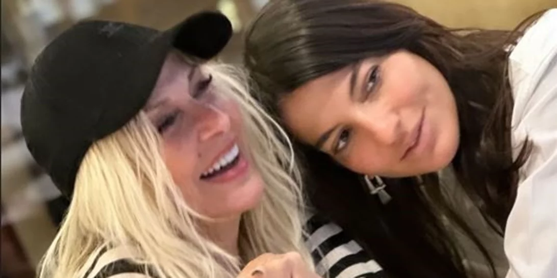 Δήμητρα Κούστα | Με δαντελένια αποκαλυπτική δημιουργία στο πλευρό της Άννας Βίσση στο Παρίσι