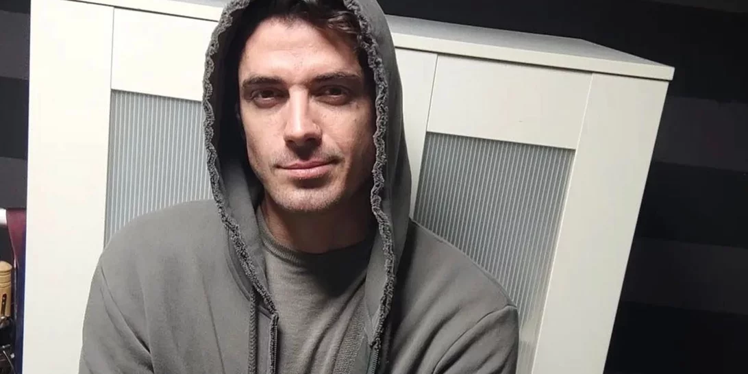 "Συγχωρέστε μου ένα αδικαιολόγητο βούρκωμα" | Ο Δημήτρης Γκοτσόπουλος αποχαιρετά τις "Άγριες Μέλισσες"