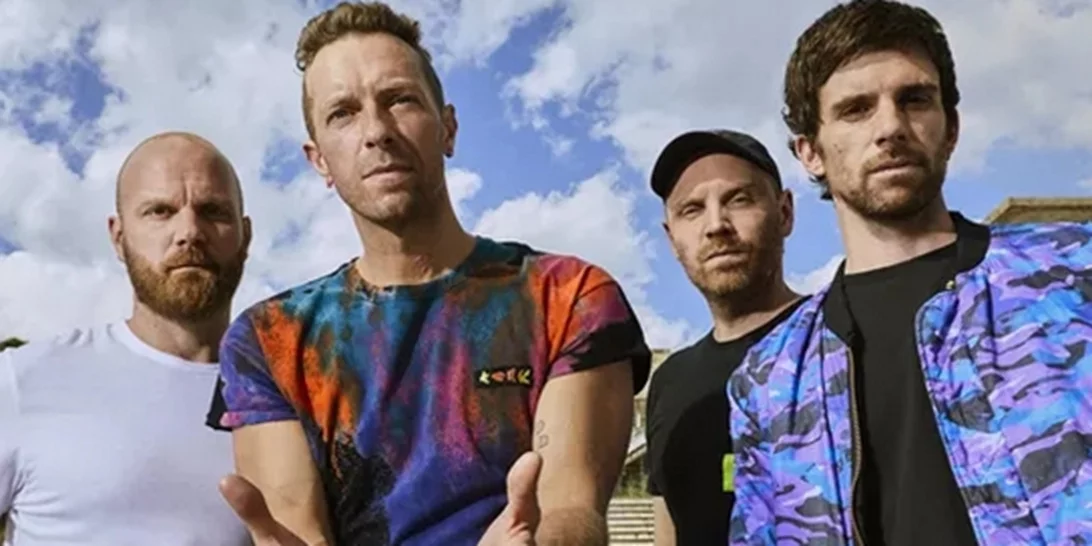 Coldplay: Όλα έτοιμα για τη μεγάλη συναυλία στο ΟΑΚΑ - Τα LED βραχιολάκια και τι απαγορεύεται