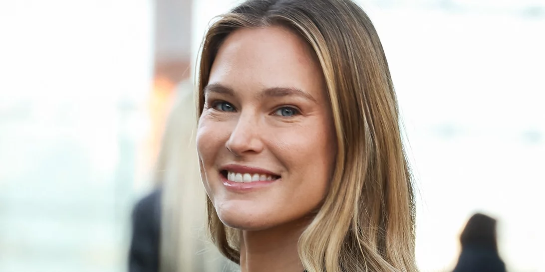 Αυτό είναι το πιο συνηθισμένο λάθος με το highlighter που σε κάνει να φαίνεσαι μεγαλύτερη - και το κάνουμε όλες