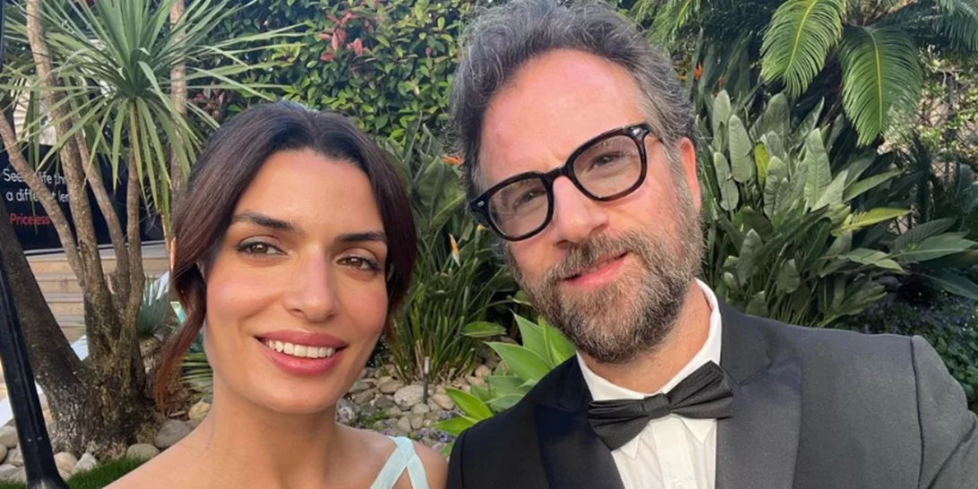 Τόνια Σωτηροπούλου - Κωστής Μαραβέγιας | Η ρομαντική βόλτα στις Κάννες κάτω από τη βροχή