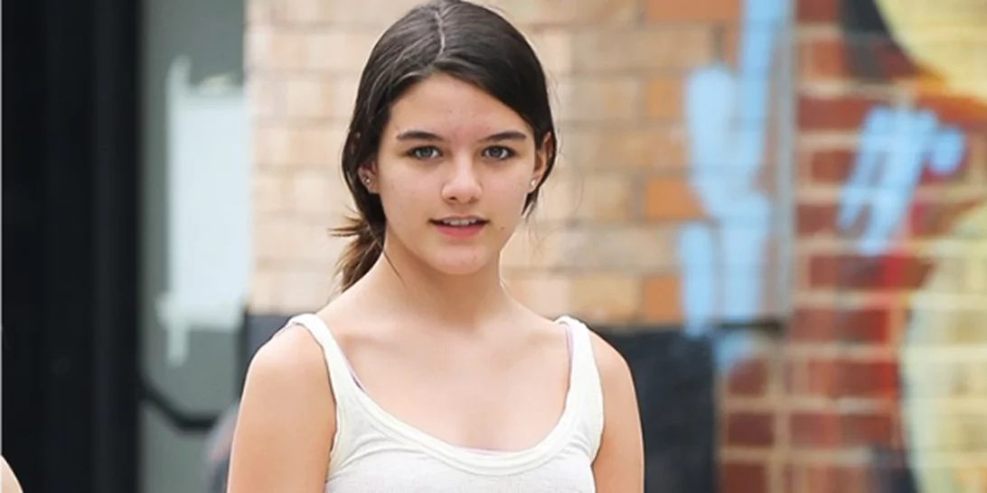 Suri Cruise | Η 16χρονη κόρη του Tom Cruise μεγάλωσε και πλέον δεν φοράει κορδέλες με φιόγκους στα μαλλιά της