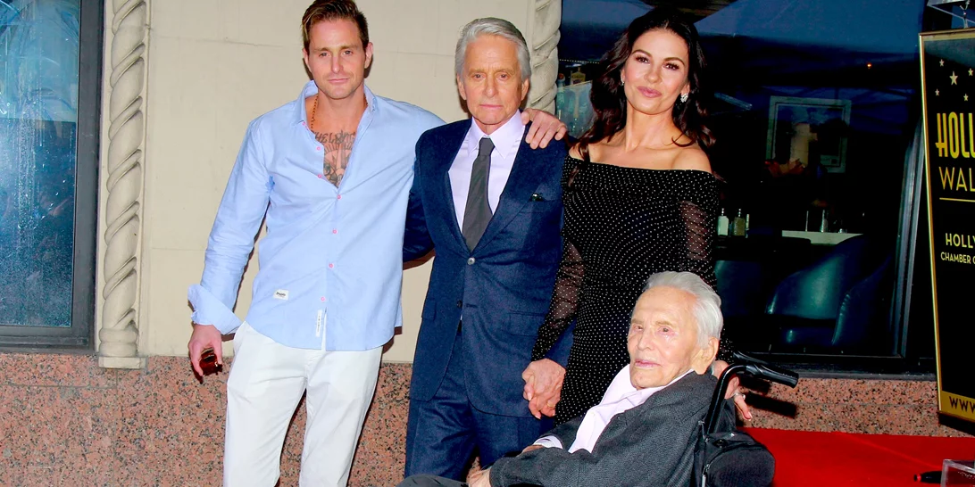 Ο Michael Douglas μοιράζεται την κορυφαία επαγγελματική συμβουλή που έλαβε από τον πατέρα του Kirk