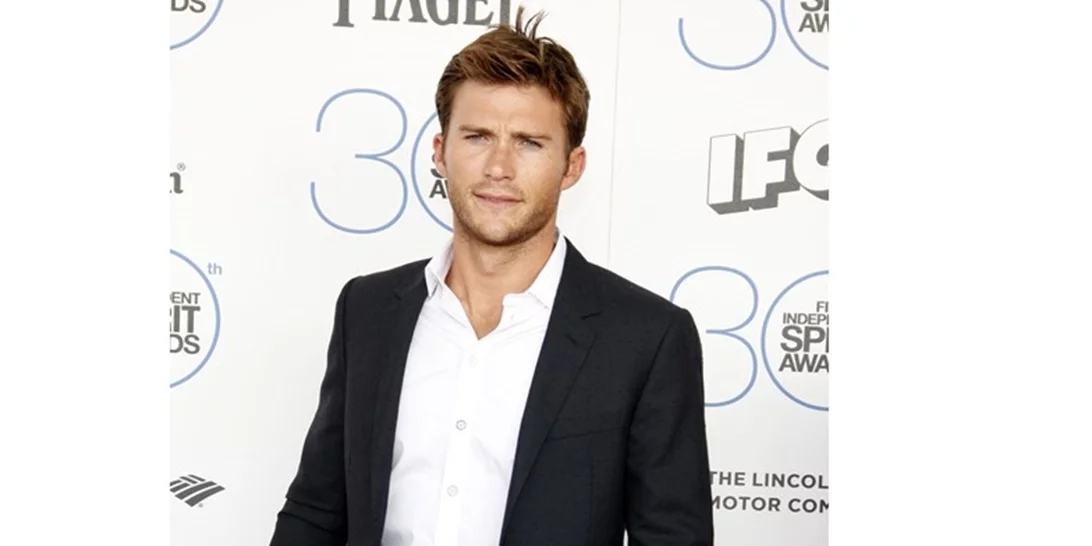 Scott Eastwood | Οι φωτογραφίες από τις διακοπές του στη Μύκονο με την καλλονή σύντροφό του