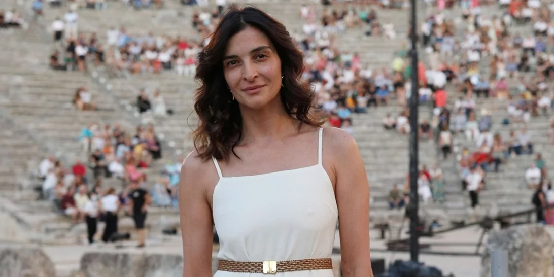 Πώς θα δημιουργήσεις ένα κομψό total white σύνολο; Η Αντιγόνη Κουλουκάκου προτείνει