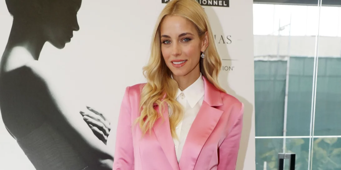 Ψάχνεις ιδέες μακιγιάζ για βάπτιση; Τότε πρέπει να δεις το μονοχρωματικό makeup look της Δούκισσας Νομικού